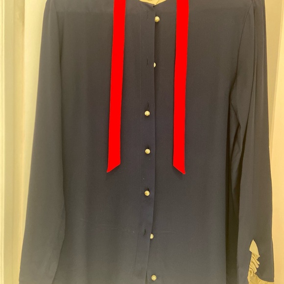 Gucci GG pearl button detailed blouse in navy silk - Picture 4 of 6